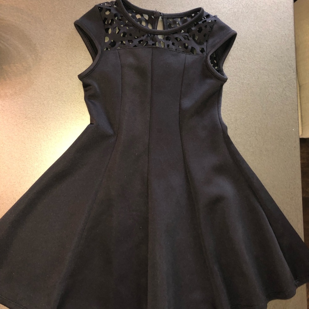 Fits 7/8 Black Nordstrom brand dress.  Worn 2x